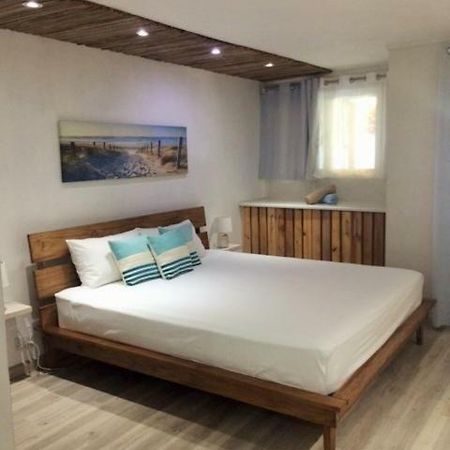 Holiday Surf Lodge Tamarin Exteriör bild