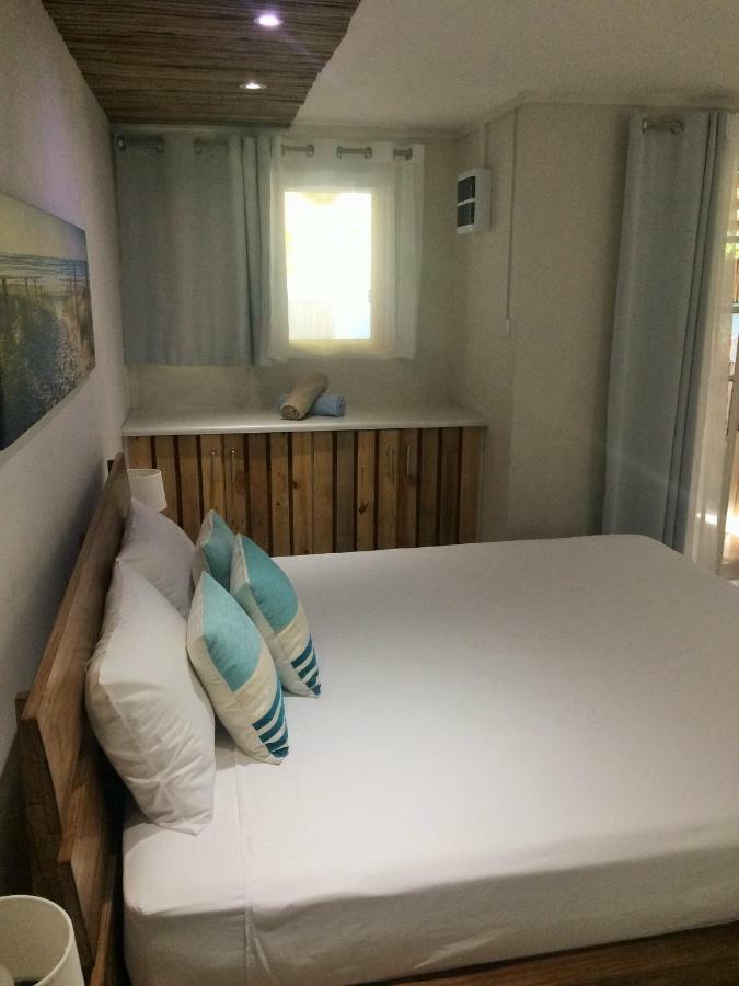 Holiday Surf Lodge Tamarin Exteriör bild